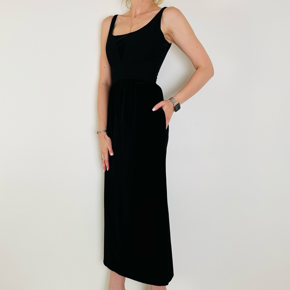 Chloe black bodycon velvet midi dress with side pockets